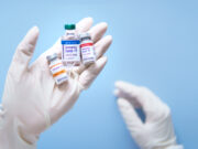 Directorul OMS cere ”stoparea de urgență” a vaccinării cu a treia doză