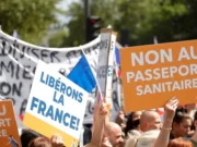 Franța. Aproape 29.000 de persoane au ieşit în stradă să protesteze împotriva permisului sanitar