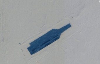 China construiește în deșert replici ale unor nave de război americane, pe care le folosește apoi în cadrul exercițiilor militare și pentru testarea rachetelor balistice