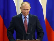 Rusia. Într-un interviu în care deplânge destrămarea URSS, Vladimir Putin mărturisește că a lucrat ca “bombardier” (taximetrist de ocazie) în anii ’90