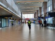 Guvernul a adoptat OUG privind implementarea formularului digital de intrare în România, din 20 decembrie. Poate fi completat și după intrarea în țară, în maximum 24 de ore