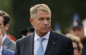 Analiză Politico, despre Klaus Iohannis: “Președintele României își pierde strălucirea, odată cu temerile legate de corupție care planează asupra noului guvern al țării“