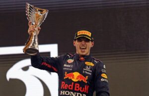 Formula 1. Max Verstappen este noul campion mondial, după o cursă palpitantă în care l-a depășit pe Lewis Hamilton în ultimul tur. Este primul titlu din cariera olandezului