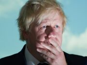 Marea Britanie. Legea certificatului Covid inițiată de guvern a trecut de parlament, dar cu voturile opoziției. Premierul Johnson se confruntă cu “o rebeliune” în propriul partid