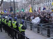 Londra. Ciocniri între poliție și manifestanți la un protest împotriva restricțiilor epidemice