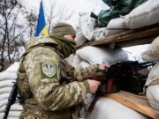 Ucraina rezistă, dar armata rusă accelerează invazia. Președintele Zelenskiy mulțumește României. Economia Rusiei are dificultăți mari ca urmare a sancțiunilor internaționale. Oligarhii sunt furioși că și-ar putea pierde vilele de la Monaco