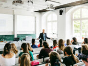 De ce oamenii din America nu mai vor să fie profesori? De ce oamenii din America nu mai vor să fie profesori?