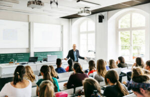 De ce oamenii din America nu mai vor să fie profesori? De ce oamenii din America nu mai vor să fie profesori?