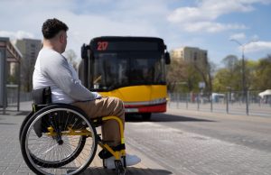 Persoanele cu handicap grav și accentuat vor beneficia de transport interurban gratuit