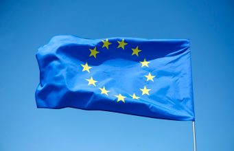 Ţările Uniunii Europene iau în considerare amânarea cu 20 de ani a introducerii taxelor la nivelul UE asupra carburanţilor poluanţi pentru aviaţie