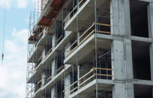 Legea proiectelor imobiliare va fi modificată după modelul francez. Dezvoltatorii nu vor mai putea cere cumpărătorilor un avans mai mare de 10%