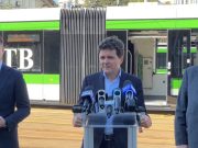 Nicușor Dan a anunțat că va ieși pe traseu cel de-al 100-lea tramvai din lotul de 100 pe care compania Astra Arad le-a furnizat către București