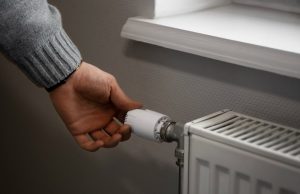Ministerul Energiei a prelungit cu un an termenul pentru montarea repartitoarelor în locuințe. Cei cu venituri mici primesc sprijin financiar