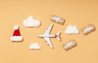 Recomandările ANPC pentru călătoriile cu avionul de sărbători: „Dacă zborul întârzie, pasagerii au dreptul la băuturi răcoritoare şi două convorbiri telefonice, dar şi la cazare gratuită”